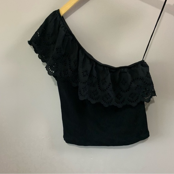 Old navy be Black One-Shoulder eyelet Top - Picture 2 of 7